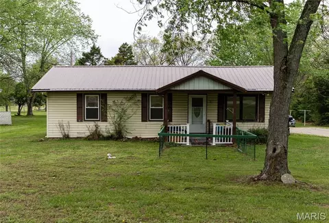 106 Rose St, Crocker, MO 65452