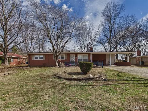 58 Harmon Dr, Lebanon, IL 62254