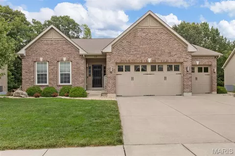 239 Carlton Point Dr, Wentzville, MO 63385
