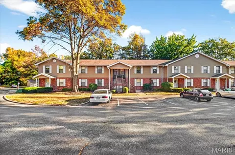 1831 New Sun Ct, Florissant, MO 63031