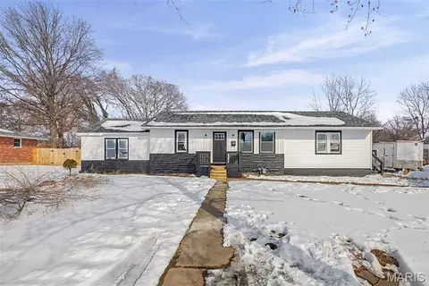 2431 Pine St, Granite City, IL 62040