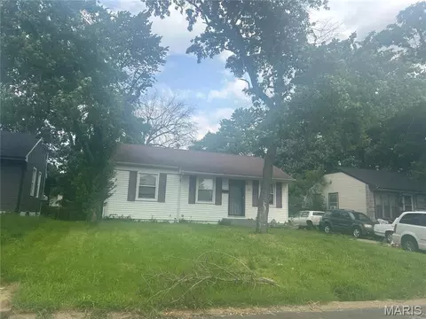 321 Midlothian Rd, Riverview, MO 63137