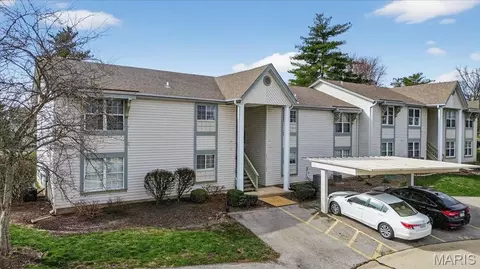 761 Sugar Glen Dr #5, Saint Peters, MO 63376