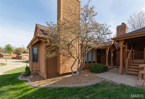 2095 Avignon Dr #A, Saint Charles, MO 63303