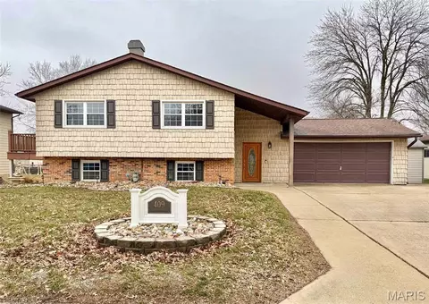 409 Thouvenot Ln, New Baden, IL 62265