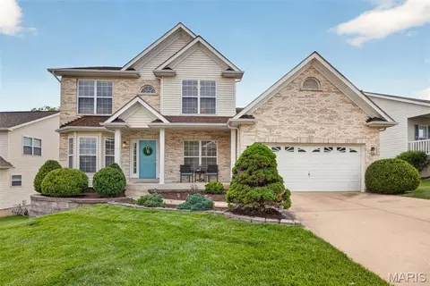 2225 Ameling Manor Dr, Maryland Heights, MO 63043