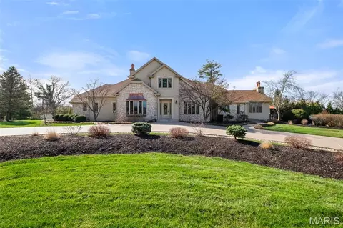 28 Ladue Mdws, Saint Louis, MO 63141