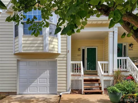 1537 Whispering Creek Dr, Ballwin, MO 63021