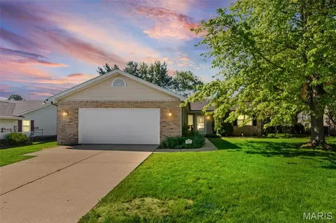 3812 Rolling Meadows Dr, Shiloh, IL 62221