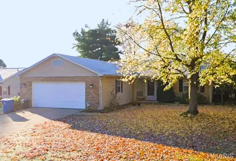 3812 Rolling Meadows Dr, Belleville, IL 62221