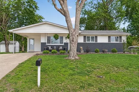 77 Ruth Dr, Saint Charles, MO 63301