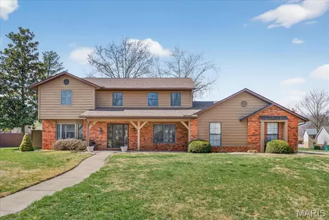 1005 Greentrail Ct, O'fallon, IL 62269