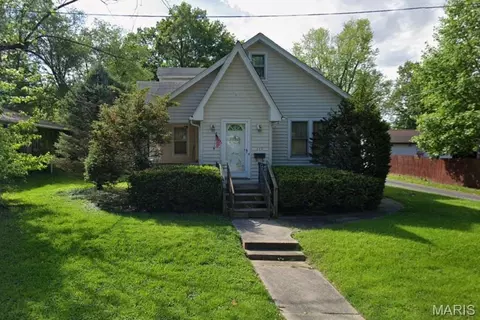 112 N 36th St, Belleville, IL 62226