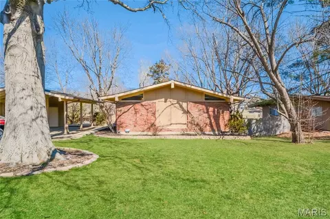 118 Brookside Ct, Saint Louis, MO 63146