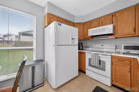 Kitchen - 1503 Whispering Creek Dr, Ballwin, MO 63021 photo 2 of 3