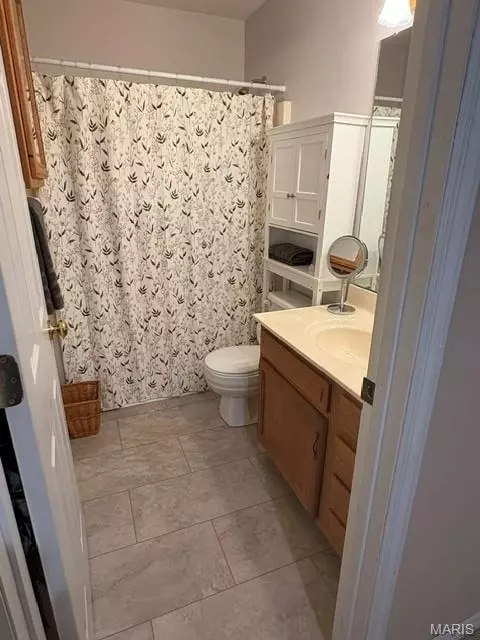 Bath - 1503 Whispering Creek Dr, Ballwin, MO 63021 photo 2 of 4