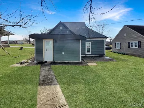 Exterior - 407 E Salling St, Perry, MO 63462 photo 2 of 3