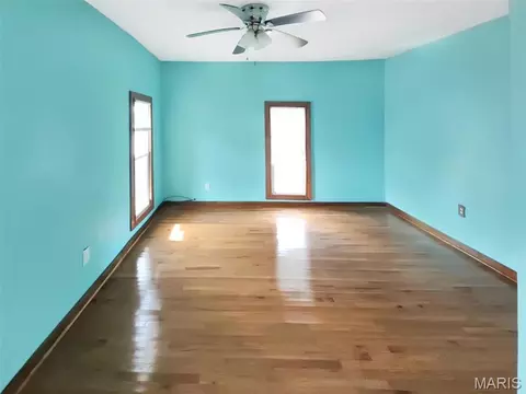 Living - 407 E Salling St, Perry, MO 63462 photo 3 of 6