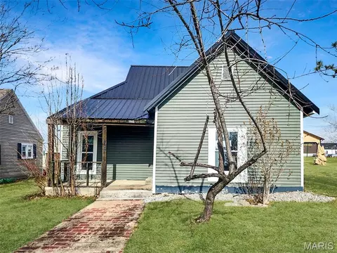 407 E Salling St, Perry, MO 63462