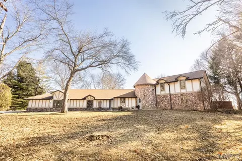 10 Phillips Ln, Shiloh, IL 62221