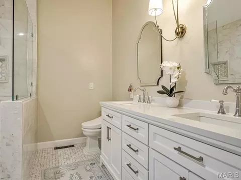 Bath - 435 Paul Dr, Waterloo, IL 62298 photo 1 of 4