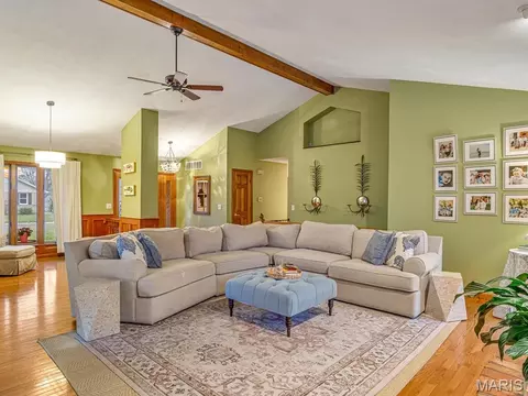Living - 435 Paul Dr, Waterloo, IL 62298 photo 3 of 3