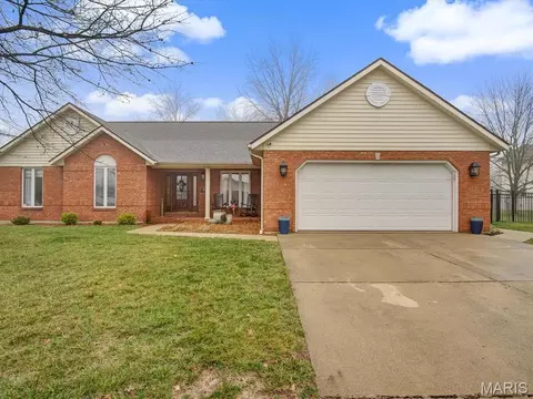 435 Paul Dr, Waterloo, IL 62298