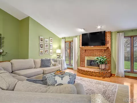 Living - 435 Paul Dr, Waterloo, IL 62298 photo 1 of 3