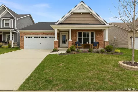 155 Palais Ct, Saint Charles, MO 63301