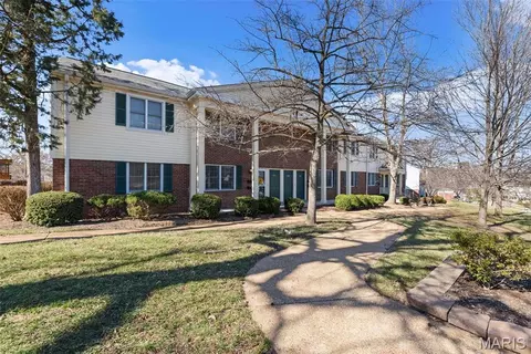1773 High School Dr, Brentwood, MO 63144