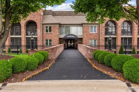 14300 Conway Meadows Ct #202, Chesterfield, MO 63017