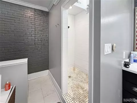 Bath - 403 Broadway, Hannibal, MO 63401 photo 4 of 6