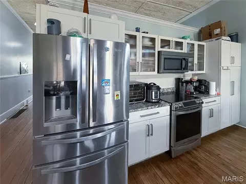 Kitchen - 403 Broadway, Hannibal, MO 63401 photo 5 of 6
