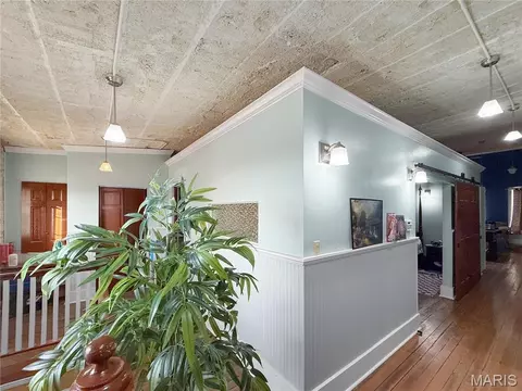 Entry Way - 403 Broadway, Hannibal, MO 63401 photo 2 of 4