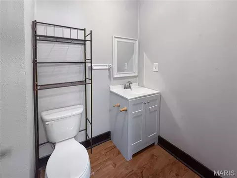 Bath - 403 Broadway, Hannibal, MO 63401 photo 6 of 6