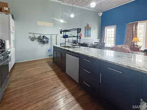 Kitchen - 403 Broadway, Hannibal, MO 63401 photo 4 of 6