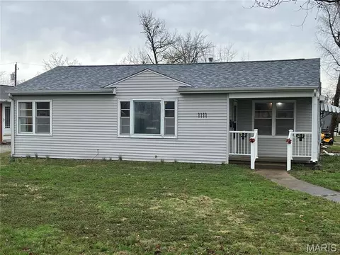 1111 Mulliken St, Carlyle, IL 62231