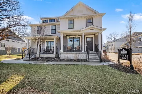 635 Maple Frst #24, Kirkwood, MO 63122