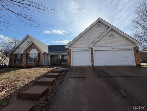 12948 Broadridge Ln, Florissant, MO 63033