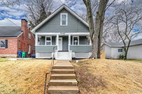 1042 Charleville Ave, Rock Hill, MO 63119