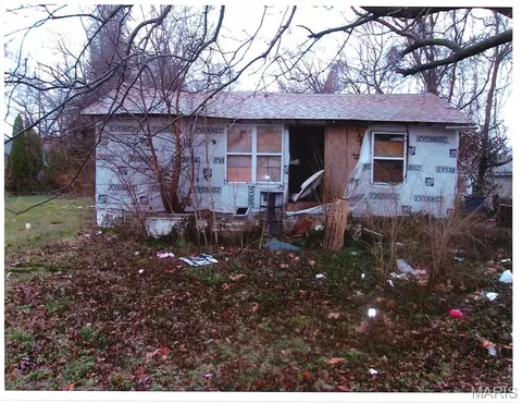 425 Godin Ave, Cahokia, IL 62206