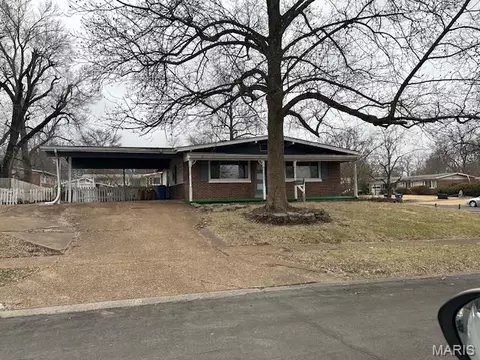2340 Johnstown Dr, Florissant, MO 63033