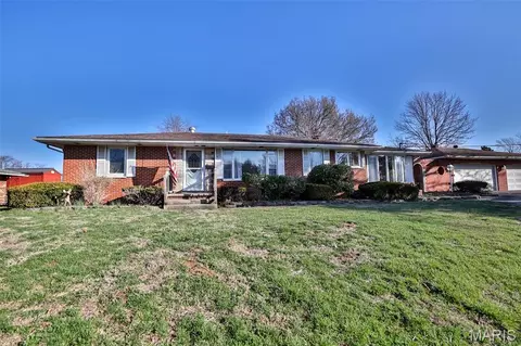 21 Midway Ave, Cottage Hills, IL 62018