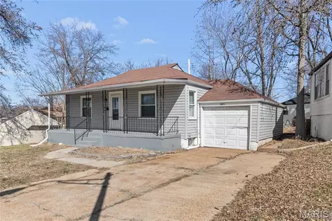 7471 Sharon Dr, Saint Louis, MO 63136