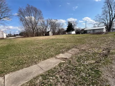 1015 N West St, Carlinville, IL 62626