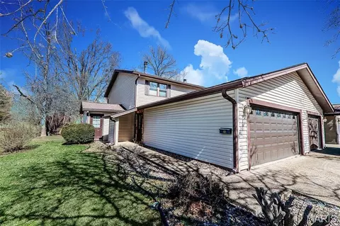 919 Westwood Rd, Maryville, IL 62062