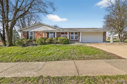 3937 Argonne Forest Dr, Florissant, MO 63034