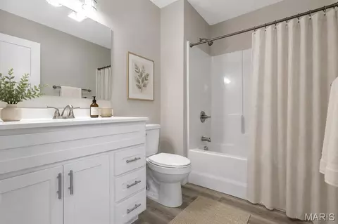 Bath - 114 Ventnor Ave, Union, MO 63084 photo 1 of 3