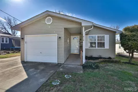 516 Thomas St, Edwardsville, IL 62025