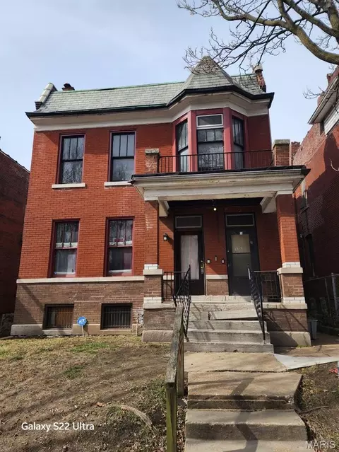 1215 Clara Ave, Saint Louis, MO 63112